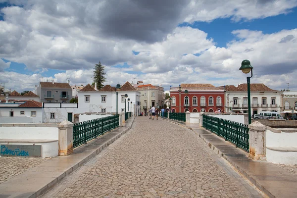 Historische brug in tavira stad — Stockfoto