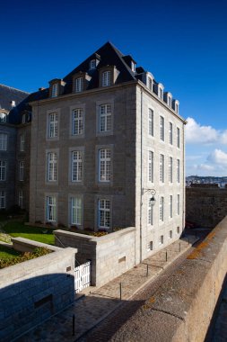 Saint-Philippe kalesinin bir parçası. Kale 1714 'ten kalma. Saint Malo' nun ikinci büyüdüğü zamandan..