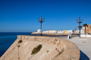 Gezinti güvertesinde Paseo Canalejas, Cadiz, Endülüs, İspanya. Romantik yürüyüş için mükemmel bir yer.!