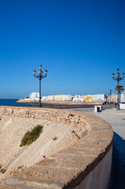 Gezinti güvertesinde Paseo Canalejas, Cadiz, Endülüs, İspanya. Romantik yürüyüş için mükemmel bir yer.!