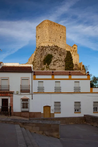 日出时的奥尔韦拉城堡Castillo Olvera位于西班牙南部Cdiz省的Olvera 它始建于12世纪末 是格拉纳达酋长国防御体系的一部分 — 图库照片