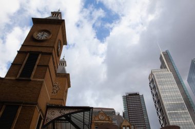 Londra, Büyük Britanya-Nisan 12022: Liverpool Street istasyonu, Londra 'nın kuzeydoğu köşesinde Londra metro istasyonu ve Londra metro istasyonudur.