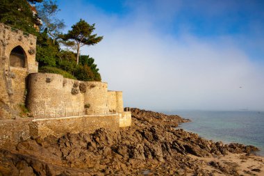 İnanılmaz gezinti güvertesi du Lune, Dinard, Brittany Frances. Tüm gezinti alanı çok büyük, muhtemelen 15-20 km kadar..