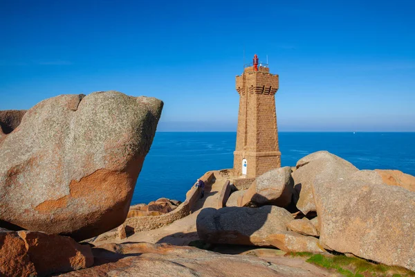 Ploumanach France October 2021 Tourists Pink Granite Coast Stretch Coastline — Zdjęcie stockowe