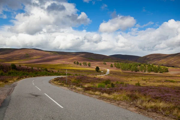 Road Full Curves Spittal Glenshee Scottish Highlands Scotland Located Cairnwell —  Fotos de Stock