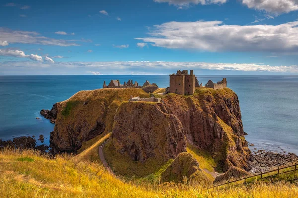 Dunnottar Castle Ruined Medieval Fortress Located Rocky Headland North Eastern — Fotografia de Stock