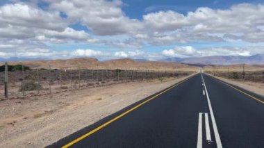 Manzaralı yoldan R62 arasında Ladismith ve Barrydale içinde Batı Cape Province, Güney Afrika