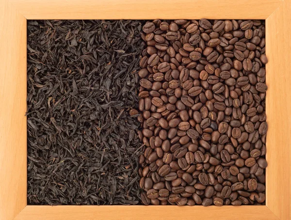 Kaffebönor och teblad i en träram, abstrakt bakgrund. — Stockfoto
