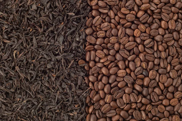 Full ram från kaffebönor och teblad, abstrakt bakgrund. — Stockfoto