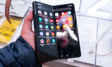 2 Eylül 2021, Moskova, Rusya. Samsung Galaxy Z Dizini 3 'ten yeni bükülebilir akıllı telefon.