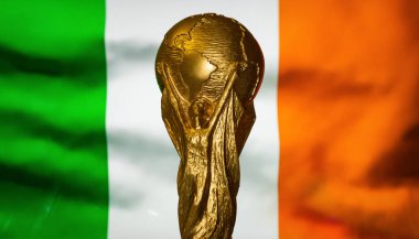 6 Ekim 2021, Dublin, İrlanda. FIFA Dünya Kupası 'na karşı İrlanda bayrağı.