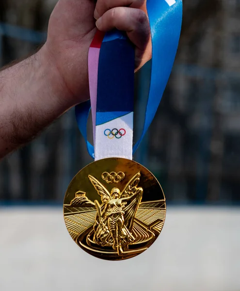 April 2021 Beijing China Olympic Gold Medal Hand Athlete — Stock Photo, Image