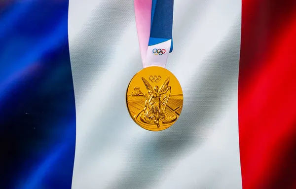Avril 2021 Pékin Chine Médaille Olympique Sur Fond Drapeau France — Photo