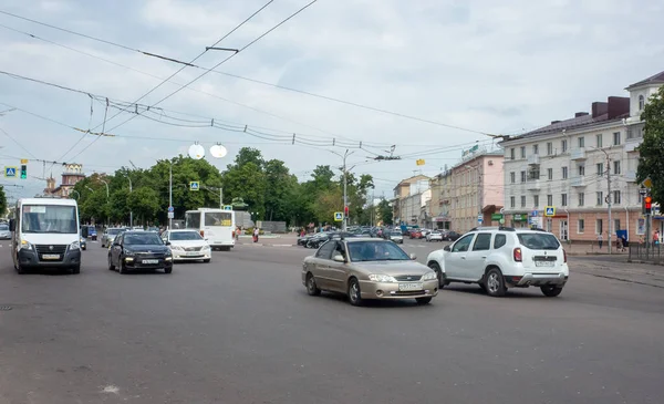 May 2019 Oryol Russia Car Traffic Peace Square Oryol Summer — стокове фото