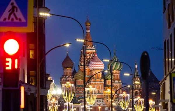 莫斯科的巴西尔主教座堂在一个冬夜 — 图库照片