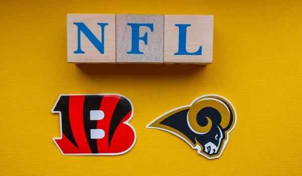 31 Ocak 2022, Inglewood, Kaliforniya. Super Bowl 2022 Los Angeles Rams ve Cincinnati Bengal oyuncularının amblemleri..