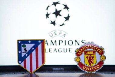 2 Ocak 2022 St. Petersburg, Rusya. UEFA Şampiyonlar Ligi Atletico Madrid ve Manchester United F.C. turnuva ambleminin arka planına karşı.