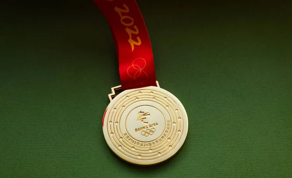 2022 Január Peking Kína Xxiv Olimpiai Téli Játékok Aranyérem Zöld — Stock Fotó