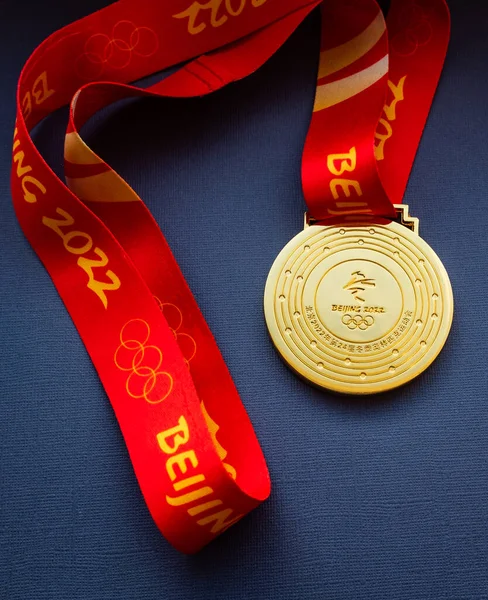 2022 Január Peking Kína Xxiv Olimpiai Téli Játékok Aranyérem Sötét — Stock Fotó