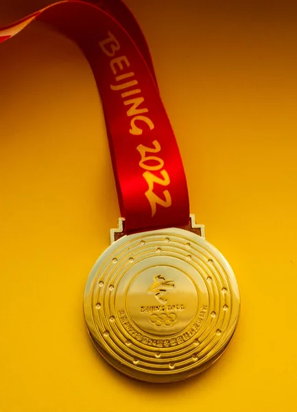 2022 Január Peking Kína Xxiv Olimpiai Téli Játékok Aranyérem Sárga — Stock Fotó