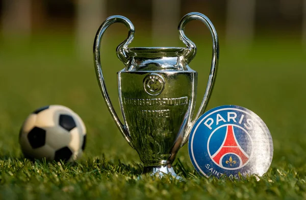 Agosto 2021 París Francia Emblema Del Club Fútbol Paris Saint — Foto de Stock