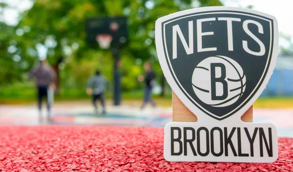 15 Eylül 2021, New York, ABD, Spor sahasındaki Brooklyn Nets basketbol kulübünün amblemi.