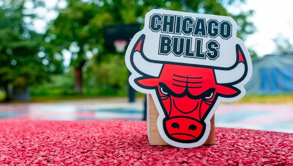 15 Eylül 2021, Chicago, ABD, Chicago Bulls 'un spor sahasındaki amblemi..