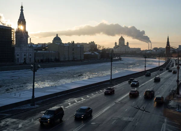 Janvier 2014 Moscou Russie Trafic Automobile Sur Remblai Kremlin Moscou — Photo