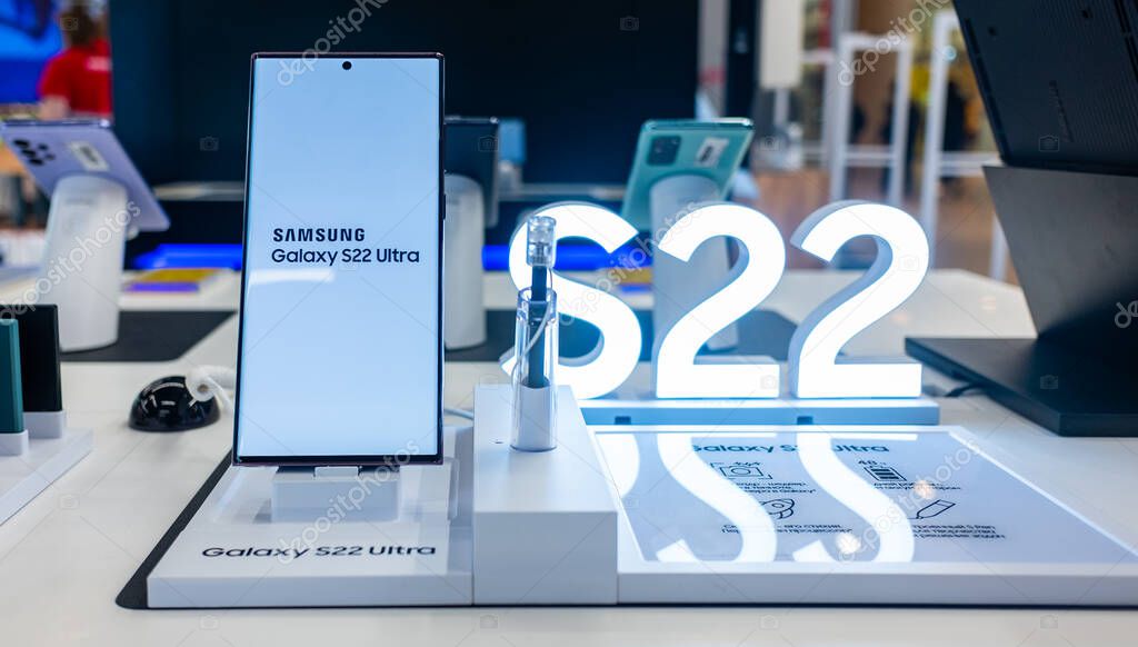 February 15, 2022, Moscow, Russia. The new Samsung Galaxy S22 Ultra mobile phone in a store window.