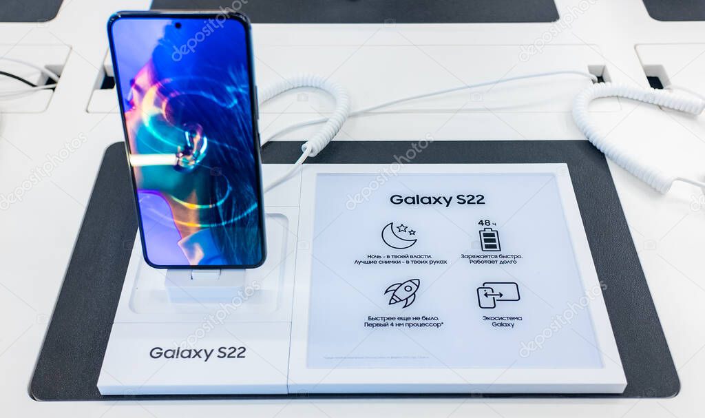 February 15, 2022, Moscow, Russia. The new Samsung Galaxy S22 mobile phone in a store window.