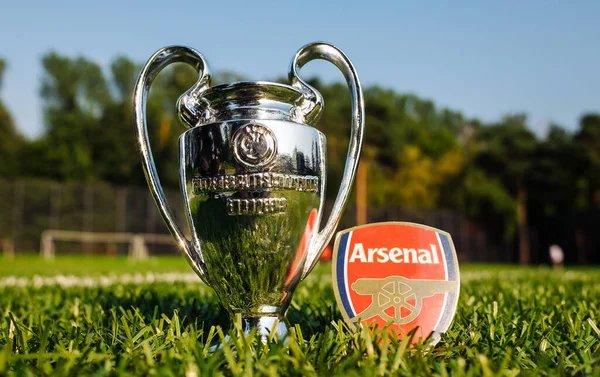 Augusti 2021 London Storbritannien Arsenal Fotboll Klubbemblem Och Uefa Champions — Stockfoto