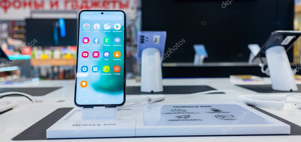 February 15, 2022, Moscow, Russia. The new Samsung Galaxy S22 mobile phone in a store window.