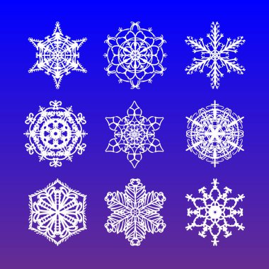 Karmaşık, güzel ve filigran elle çizilmiş Noel kar taneleri. Tatil süsleri, kurumsal tebrik kartları ve xmas tebrik kartları için kar yıldızları.