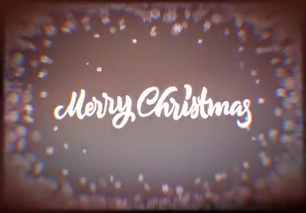 Natal floco de neve fundo com retro 8mm câmera filme rolo e chamas. Queda de neve dispersa e Feliz Natal lettering para inverno Ano Novo feriados celebração — Vídeo de Stock
