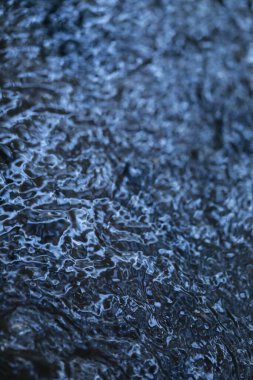 Ay ışığındaki su dokusu