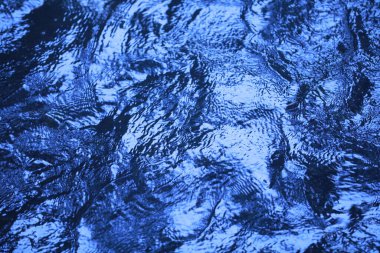 Ay ışığındaki su dokusu