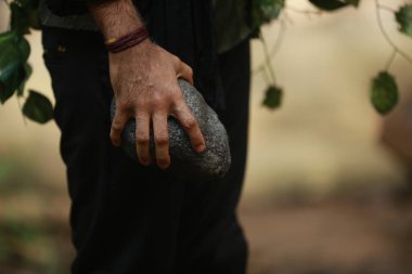 Erkek eli, Stone 'a yakın.