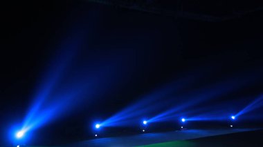 Sahnede Lazer Işıkları
