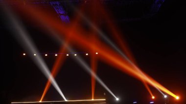 Sahnede Lazer Işıkları