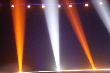 Sahnede Lazer Işıkları