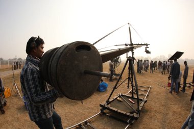 Film ekibi Kolaj Haydarabad Hindistan 'da 6 Mart 2022' de çalışıyor.