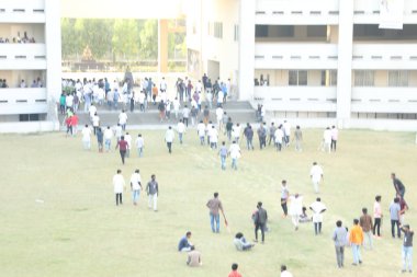 Hintli kolaj öğrencileri arasında 6 Mart 2022 Hindistan 'da çatışmalar