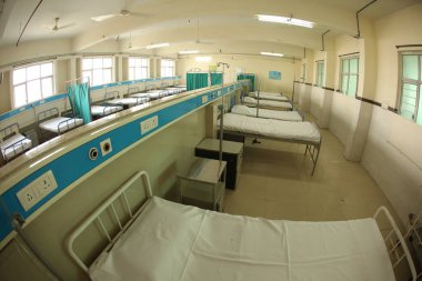 Hastane koğuşundaki yataklar