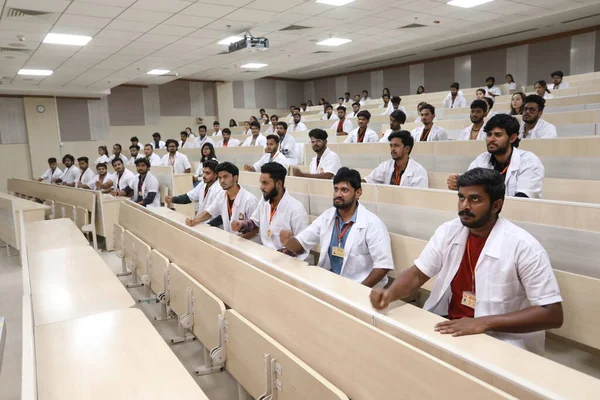 6 Mart 2022 Hyderabad Hindistan Tıp Fakültesi