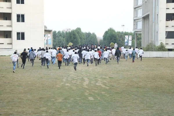 Kolaj Kampüsündeki Tıp Öğrencileri 6 Mart 2022 Hyderabad Hindistan