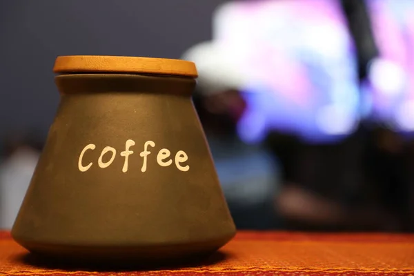 Kávé Edény Asztalon Otthon — Stock Fotó