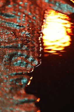 Gecenin Soyut Su Dokusu