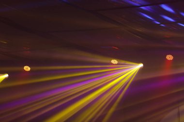 Sahnede Lazer Işıkları