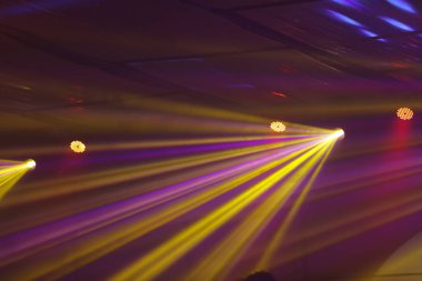 Sahnede Lazer Işıkları