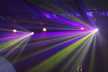 Sahnede Lazer Işıkları